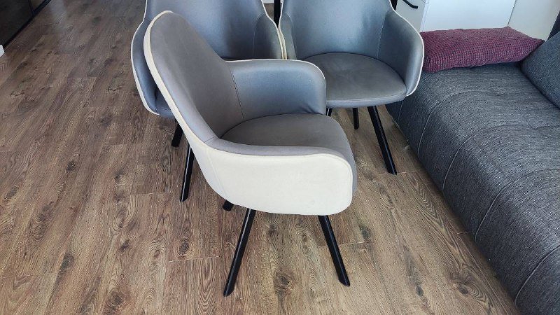 Три вращающихся стула 3