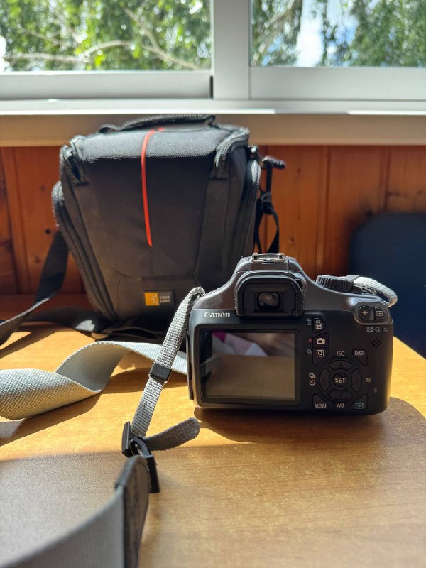Canon 1100d, сумка, карта памяти