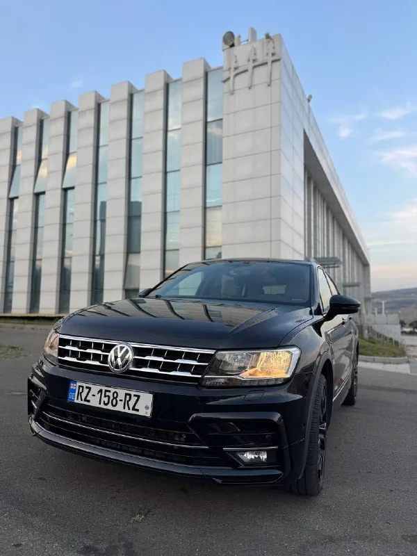 Volkswagen Tiguan 2021 R-Line SE 1