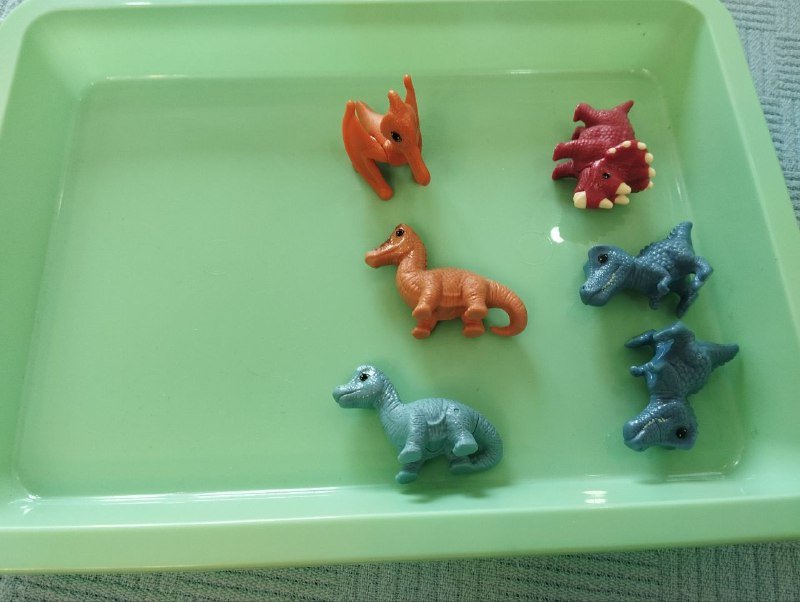Игрушечные фигурки динозавров