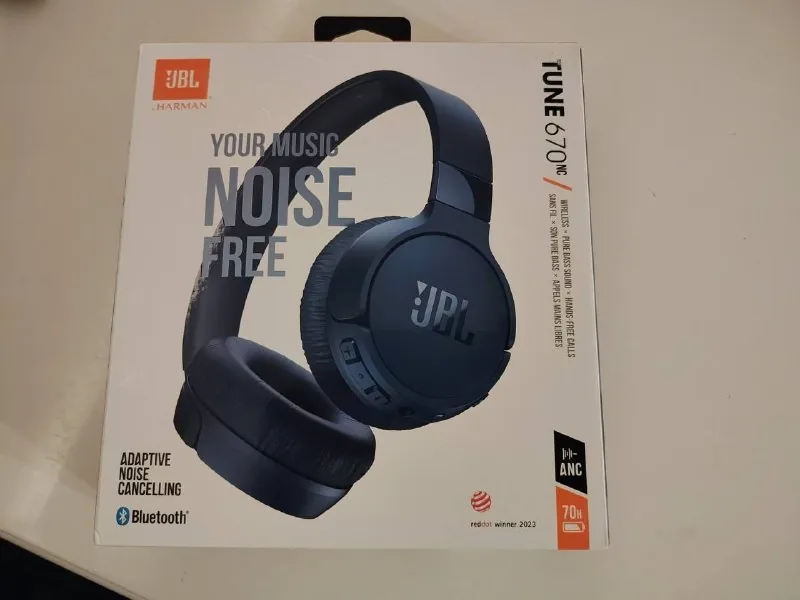 Bluetooth JBL Tune 670 headphones 1