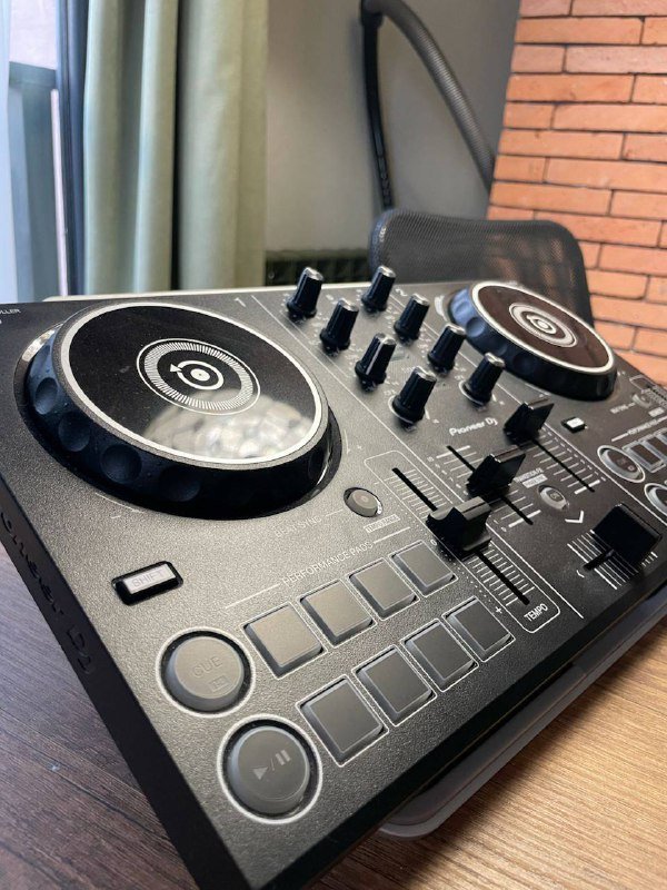 Диджейский пульт Pioneer DDJ-200