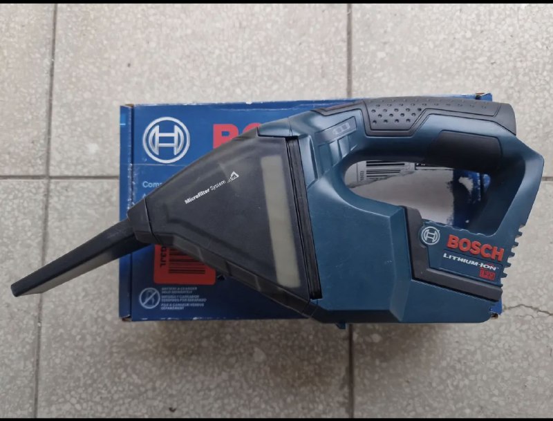 Фонарь Bosch GLI12v-300, Насадки для реноватора, Пылесос Bosch VAC120, Шуруповерт Bosch PS31, Батареи Bosch 12v 5