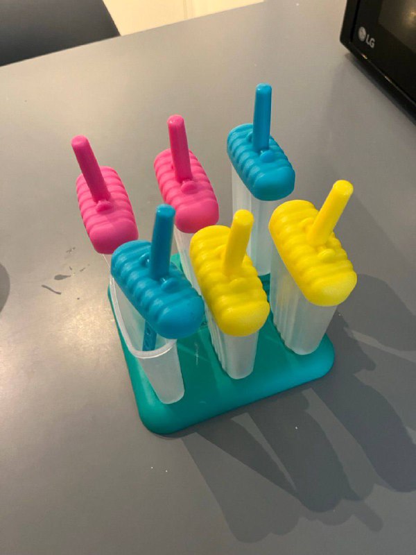 Игрушка для собаки, форма для мороженного, джинсы, рубашка, миска, резиновый мяч 2