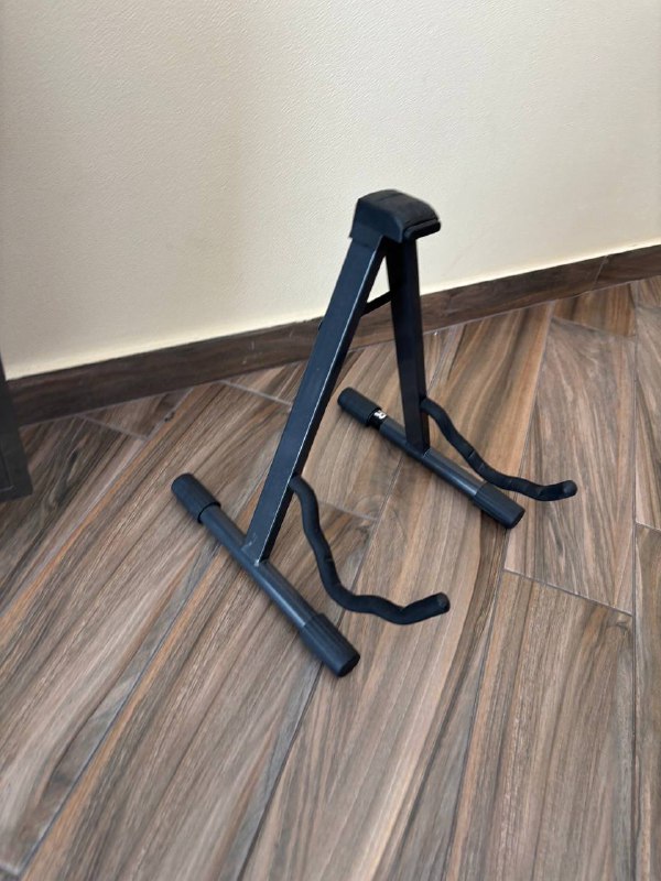 Гитара с чехлом и подставкой 2