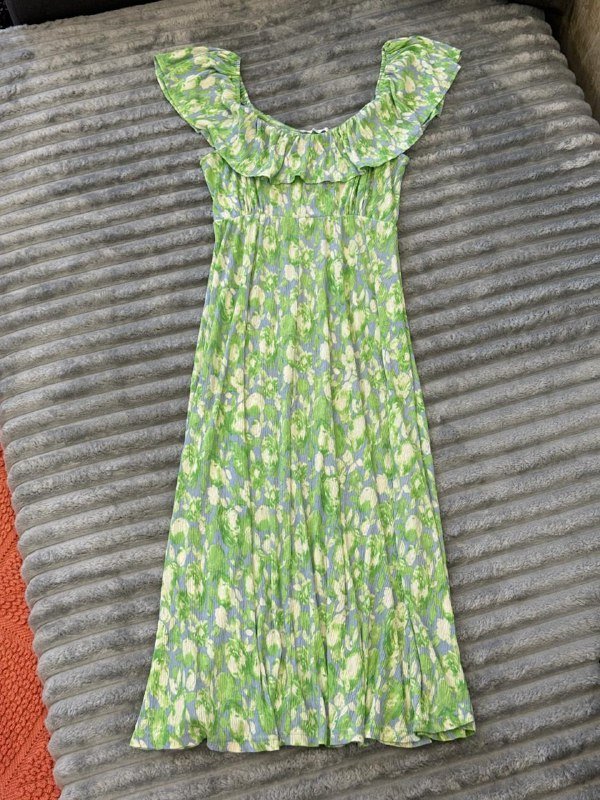 Кепка, летнее платье Mango, куртка Jack Wolfskin, платье SuperDry, топ, пляжное платье, боди Zara, льняные штаны Zara 2