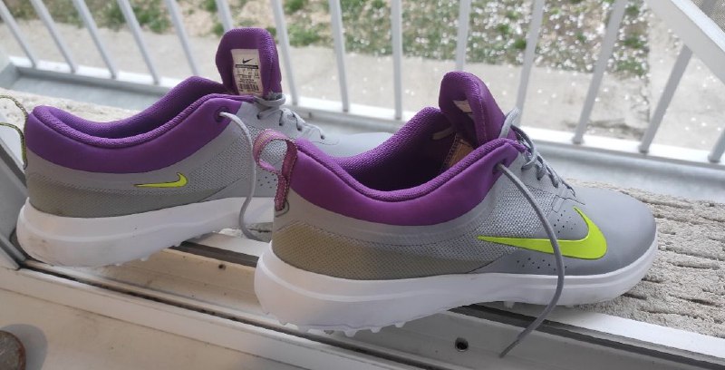 Новые оригинал Nike кроссовки размер 41 3