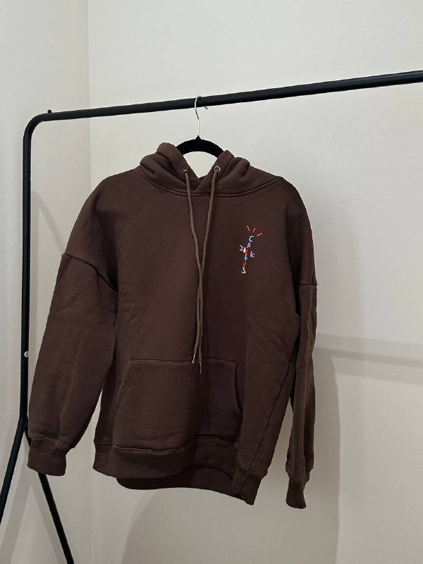 Жилетка L, Худи Travis Scott M, Рубашка чёрная H&M L, Рубашка льняная wrangler L, Шорты M 3