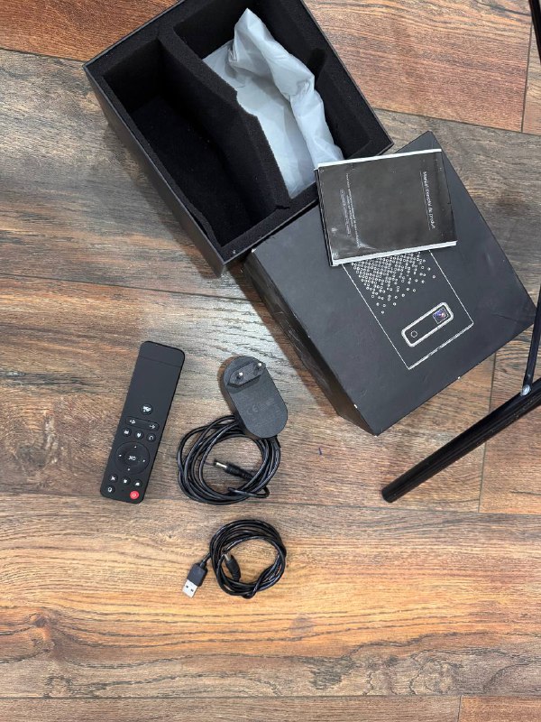 Byintek P20 Mini Smart DLP projector 4