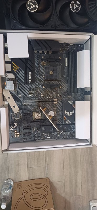 Материнка Asus TUF GAMING B550-PLUS, СЖО ARCTIC Liquid freezer III 240, Райзер PCI-e GEN 4
