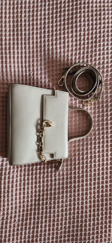 Пиджак Zara, маленькое чёрное платье, платье в пайетках, сумка Bolsero, рубашка светло-зелёная 4