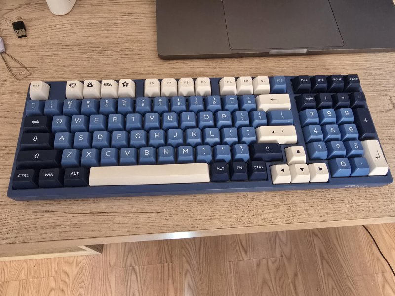 Akko 3098B Wireless Keyboard Hot Swap switches, Logitech MX Masters 3S Mouse 2