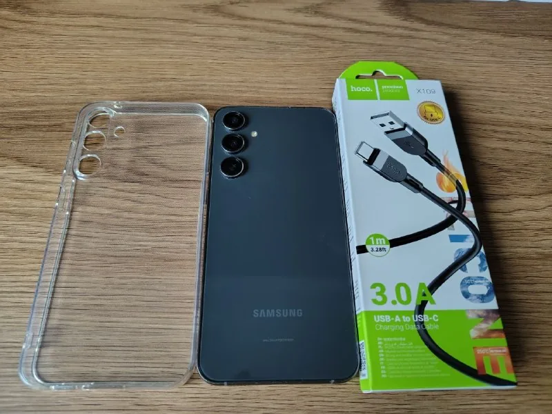 Samsung S23 FE 1