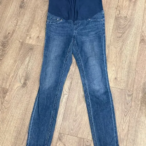 Maternity pants, nursing shirt