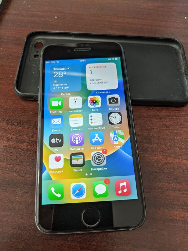 iPhone 8 64GB в хорошем состоянии