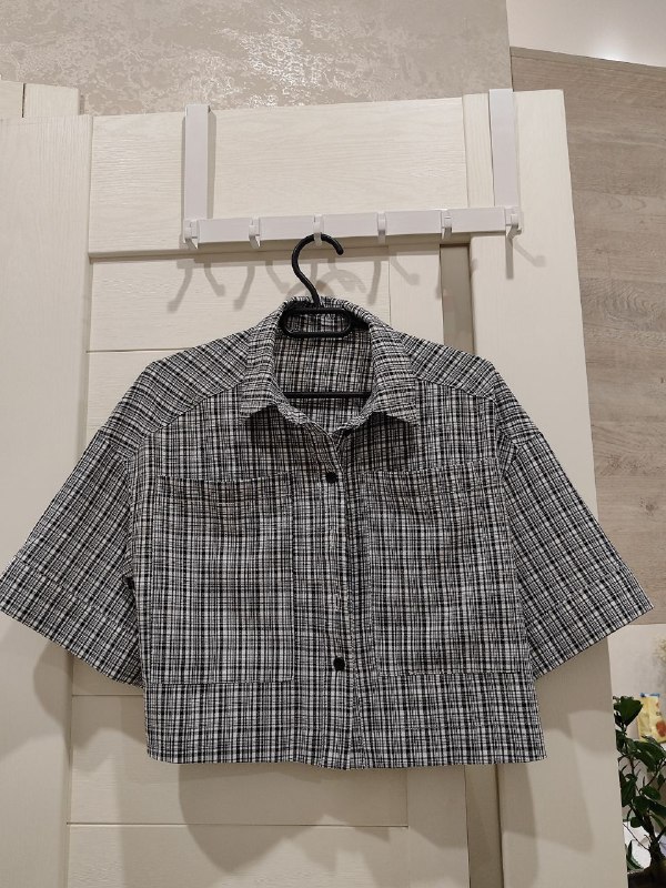 Белая кофта, черная майка, белая майка, клетчатая рубашка, полосатая кофта 4