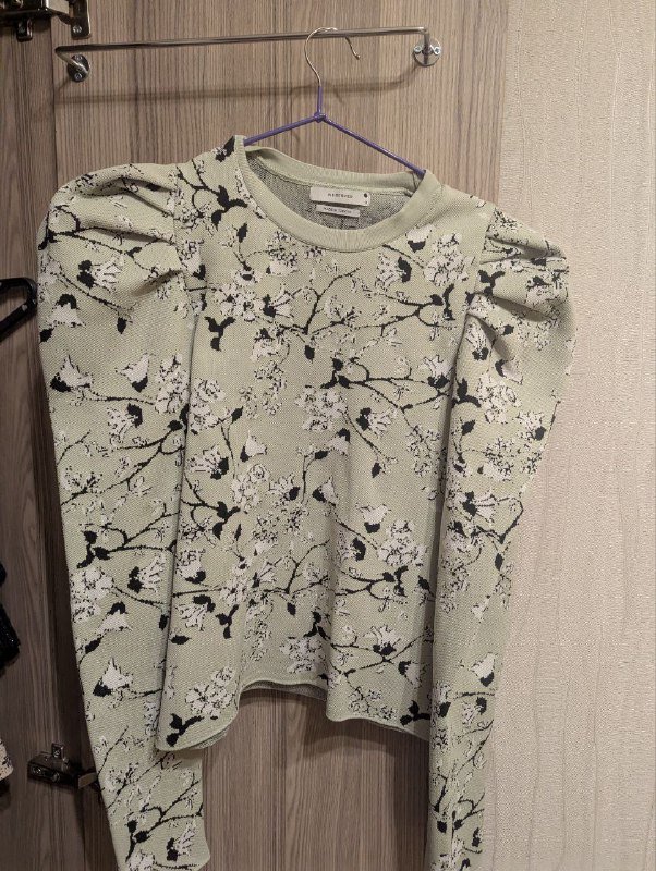 Свитер размер М светло-зелёный