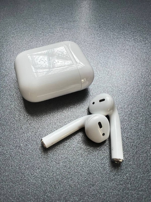 AirPods 2 с чехлами