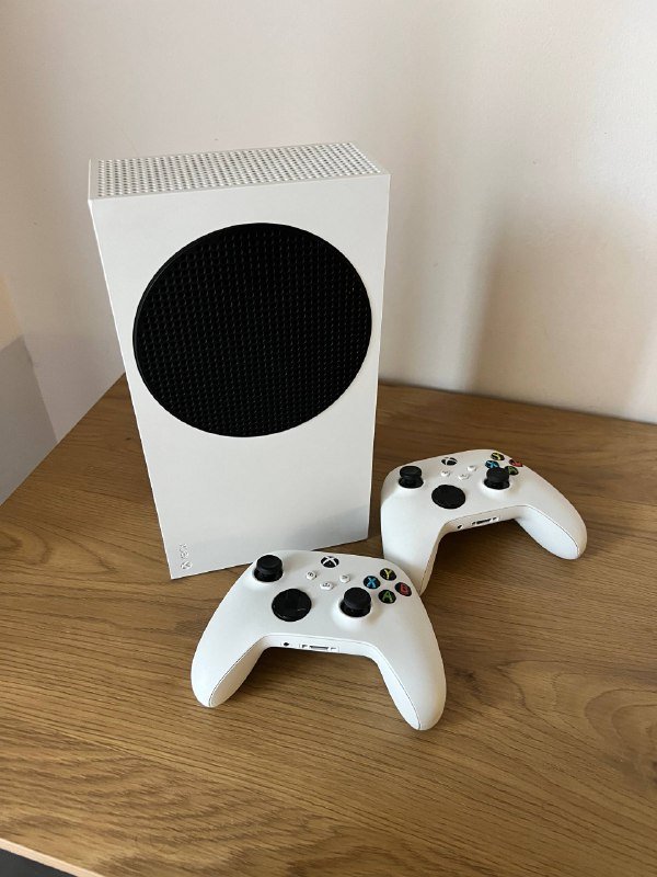 Xbox Series S, 2 геймпада