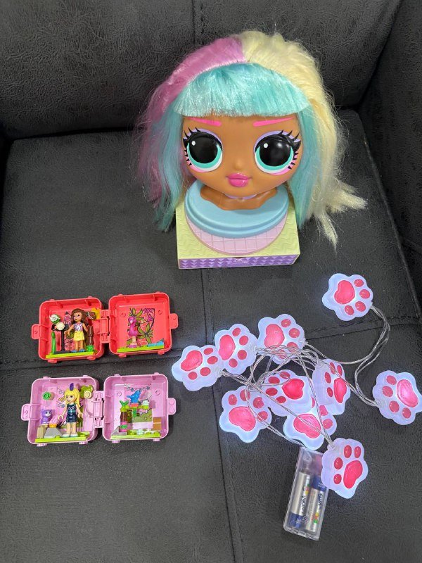 Игрушки: скейт, фигурка Йода, чемодан, плюшевые игрушки 2