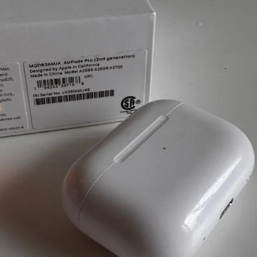 Apple AirPods Pro 2 case, box, ear tips