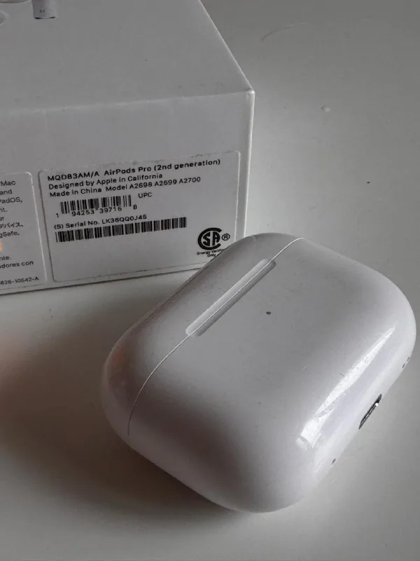 Apple AirPods Pro 2 case, box, ear tips 1