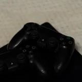 PlayStation 4 Slim 1 ТБ, 2 джойстика 2