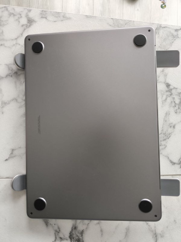 Apple MacBook Air 13 M3 8/256 GB 4