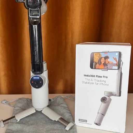 Умный стабилизатор Insta360 Flow Pro