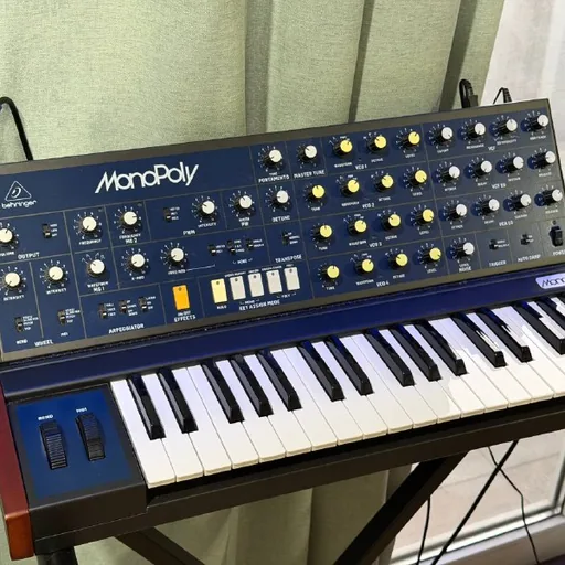 Behringer MonoPoly синтезатор