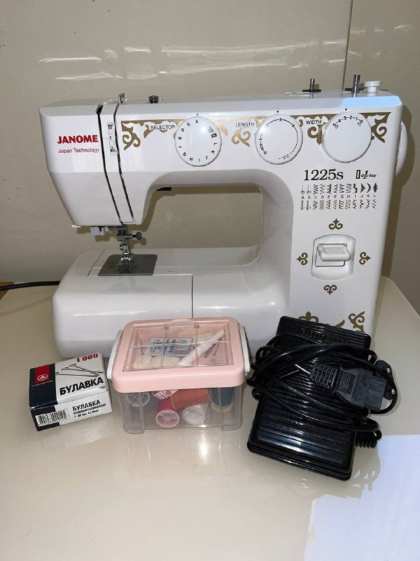 Швейная машинка Janome с педалью и набором аксессуаров 9