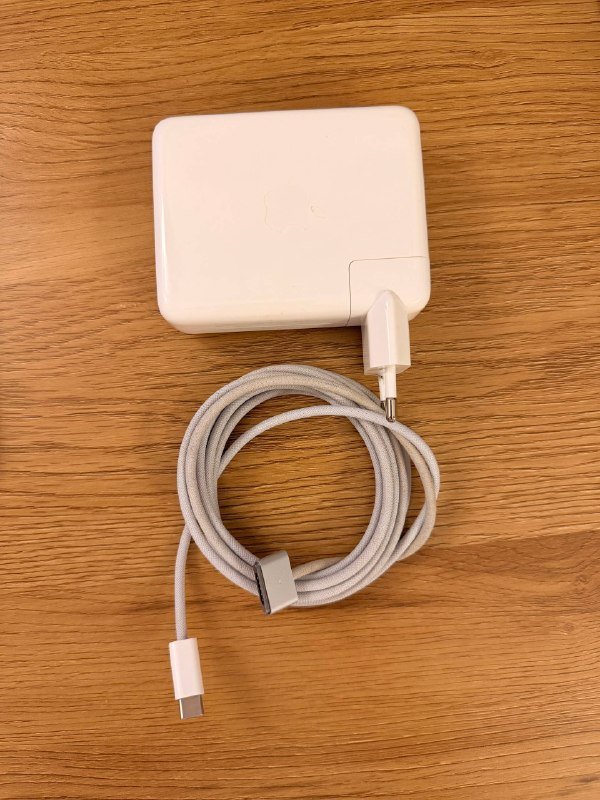 MacBook Pro M1 16 inch 16GB 512GB 4