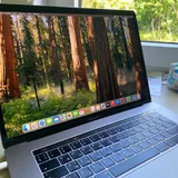 MacBook Pro 15 i7 16GB 512GB 5