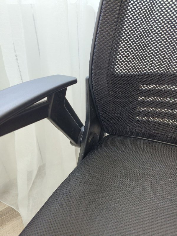 Офисное кресло 3