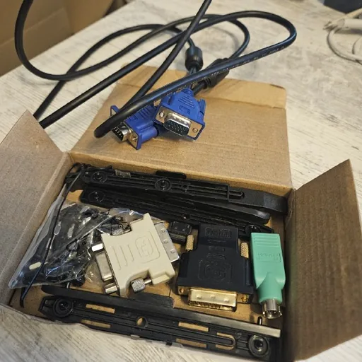 Кабель VGA-VGA, переходники VGA-DVI, HDMI-DVI, USB-PS/2