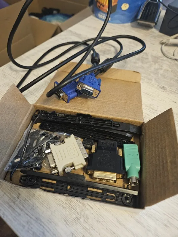 Кабель VGA-VGA, переходники VGA-DVI, HDMI-DVI, USB-PS/2