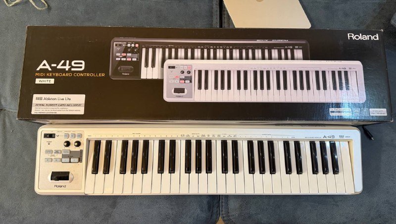 MIDI клавиатура Roland A-49 с аксессуарами