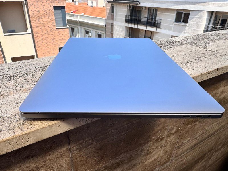 MacBook Pro 16 2019 Intel i9 32 Gb RAM 1 Tb storage 7