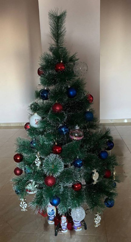 Искусственная елка 130 см с игрушками