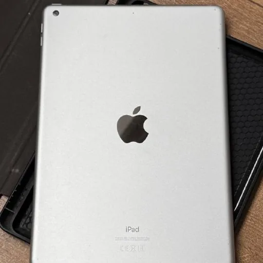 iPad 8-го покоління з Apple Pencil, iPhone 11 128 ГБ