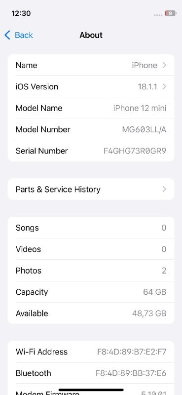 iPhone 12 mini с аксессуарами 9