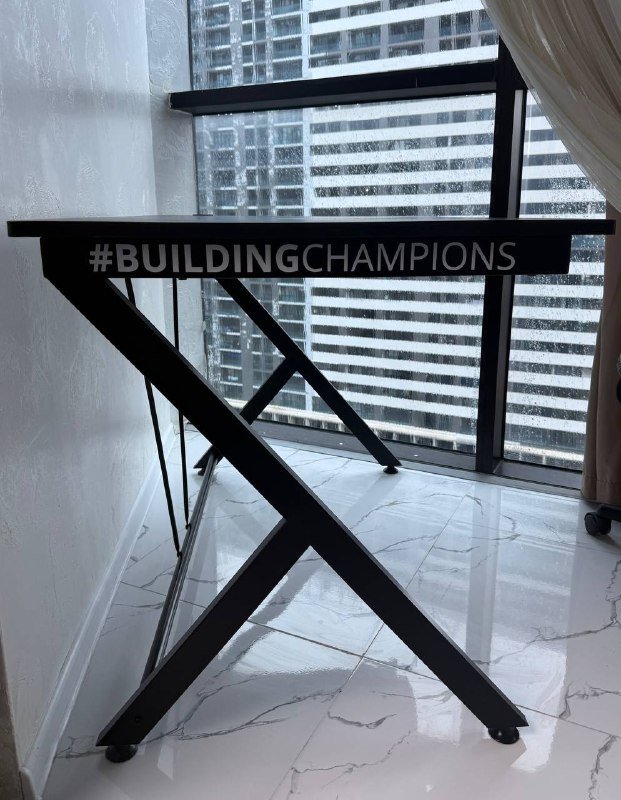 Игровой компьютерный стол Trust 2