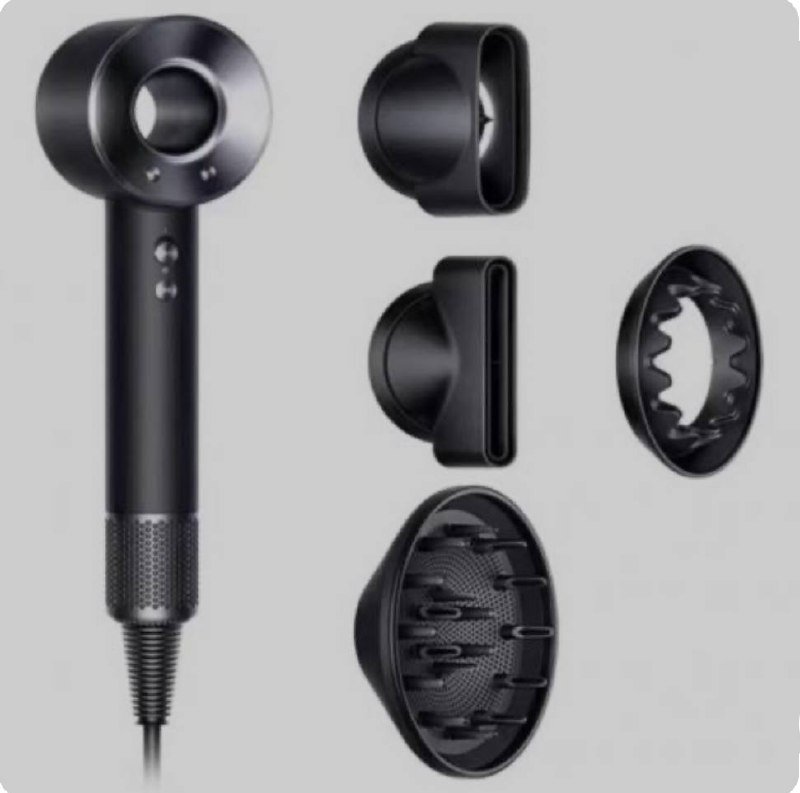 Шлепки Hermes, кепка Nike, комплект подсвечников, цепочка, штатив, фен Dyson Supersonic, ремень H&M, платья Zara и Nike, футболка Stradivarius 6