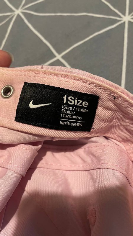 Светло-розовая кепка Nike 2