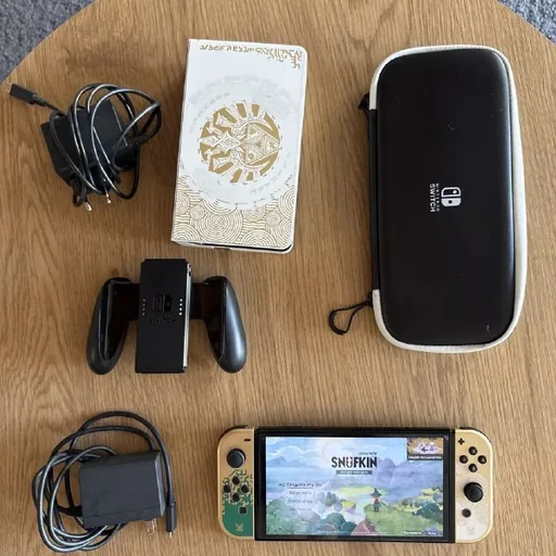 Nintendo Switch OLED Zelda Tears of the Kingdom Edition, 4 games