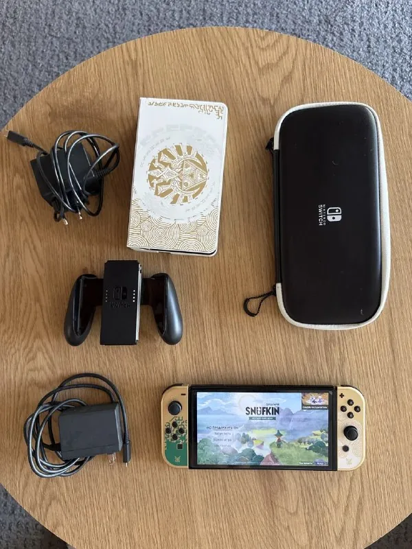 Nintendo Switch OLED Zelda Tears of the Kingdom Edition, 4 games 1