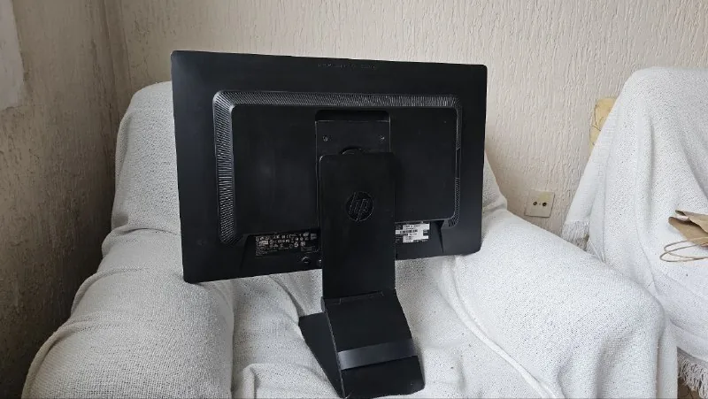 Монитор HP EliteDisplay E241i 1