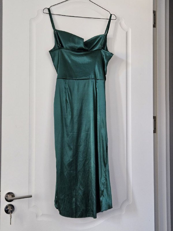 Вечернее платье изумрудного цвета размер M 2