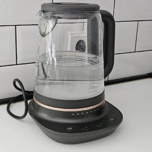 Чайник Electrolux