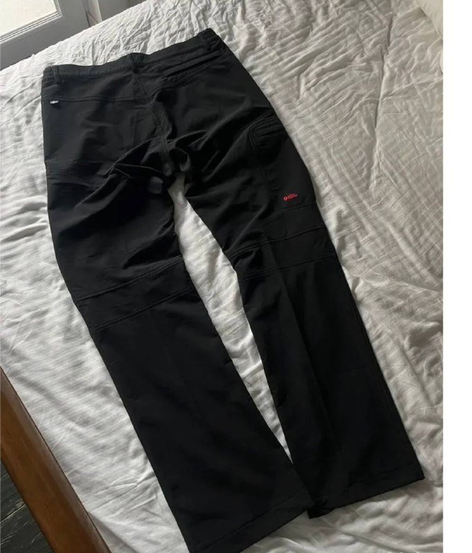 Кардиган Zara, шорты Skins, леггинсы Nike, шорты Adidas, толстовка Adidas, пуховик Ellesse, брюки Ted Baker, свитер H&M, треккинговые брюки Fjallraven 9